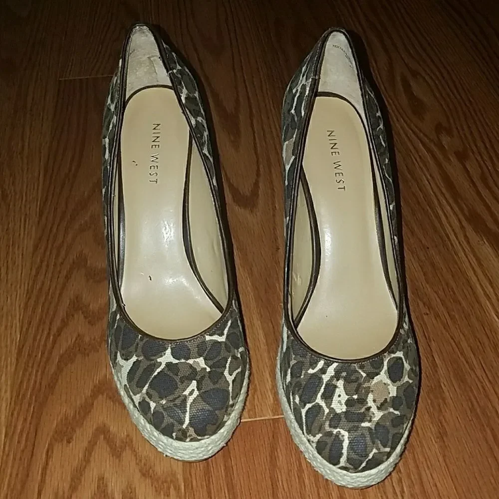 Nine West Fabric animal print shoes Sz. 6.5
